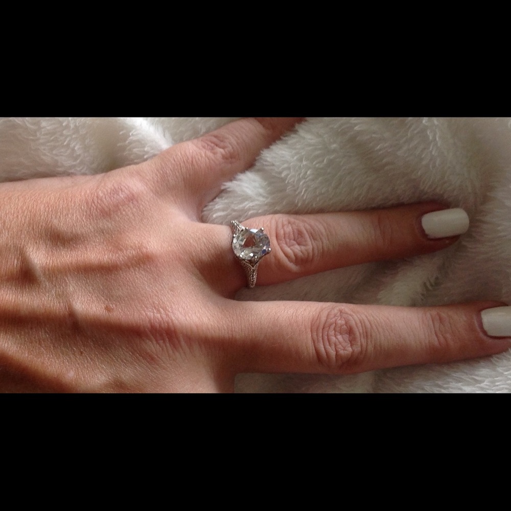 White Topaz and diamond ring - Picture 6 of 6